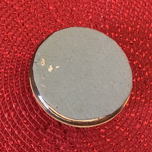 Needlepoint handmade paperweight. Vintage - Picture 2 of 2